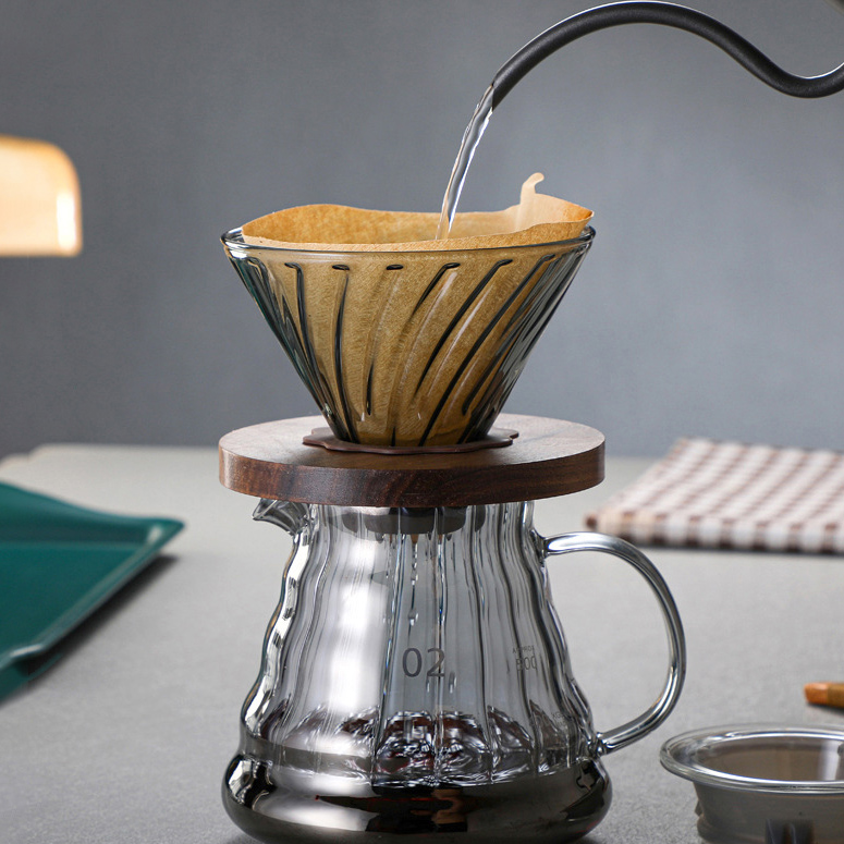 BeeCa V60 Coffee Pot - Blooming the Coffee
